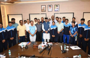 एशियन गेम्स के लिए क्वालीफाई करने वाले खिलाड़ियों से टी.टी. नगर स्टेडियम में मिले मंत्री सारंग