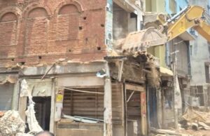 दालमंडी चौड़ीकरण अभियान में फिर चला बुलडोजर, 10 भवनों पर कार्रवाई