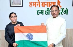 मुख्यमंत्री विष्णुदेव साय ने माउंट एवरेस्ट फतह करने वाली पर्वतारोही अमिता श्रीवास को दी बधाई