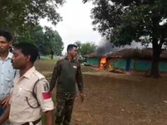 CG में हेडमास्टर की हत्या के बाद भड़की हिंसा, आरोपियों के घरों में लगाई आग, गांव में तनाव