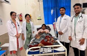 सिम्स बिलासपुर के चिकित्सकों की तत्परता से चाकू लगने से गंभीर घायल 15 वर्षीय किशोर को मिला नया जीवन’