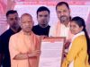 मुख्यमंत्री ने दो महिलाओं को आंगनबाड़ी सहायिका पद के लिए दिए नियुक्ति पत्र