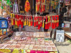 रक्षाबंधन को लेकर नरपतगंज के बाजारों में बढ़ी रौनक, सजीं रंग-बिरंगी राखियां