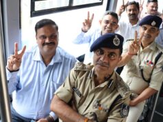 ईवी बस से जनविश्वास शिविर के लिए रवाना हुए संभागायुक्त,कलेक्टर एवं अन्य वरिष्ठ अधिकारी