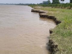 सरयू का जलस्तर खतरे के निशान से 30 सेमी नीचे, घटते पानी के साथ तेज हुआ कटान