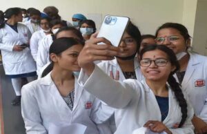 विदेश से MBBS करने वालों को बड़ा झटका, FMGE पासिंग मार्क्स में नहीं मिलेगी कोई छूट