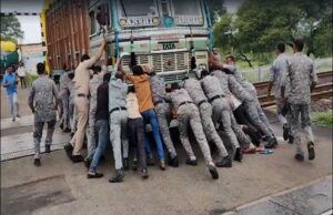 क्विक रिस्पांस फोर्स(QRF) जवानों की सूझबूझ ओर तत्परता से टली बड़ी दुर्घटना