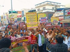 अवधपुरी में नगर निगम की नोटिस-सीलिंग कार्रवाई का विरोध, व्यापारियों ने निकाला पैदल मार्च