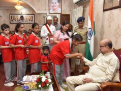 लोक भवन में गूंजा अपनत्व का संदेश, दिव्यांग बच्चों ने राज्यपाल रमेन डेका को बांधा रक्षा सूत्र