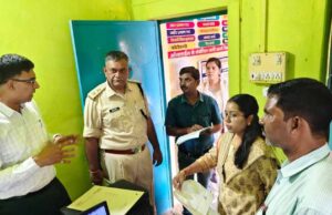 कलेक्टर एवं एसपी ने धनगवां सहकारी समिति का किया निरीक्षण