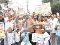 भोपाल में सीलिंग के खिलाफ व्यापारियों का हल्लाबोल, बैरिकेड्स तोड़ CM हाउस की ओर बढ़े