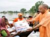 बाढ़ प्रभावितों के साथ खड़ी योगी सरकार, राहत अभियानों के तहत 3.36 लाख लंच पैकेट वितरित