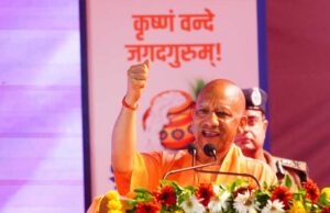 आक्रांता मंदिर तोड़ सकता है, हमारी आस्था नहीं: सीएम योगी