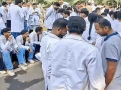 स्टाइपेंड बढ़ाने की मांग पर अड़े MBBS इंटर्न डॉक्टर, पुलिस कार्रवाई के विरोध में सरकारी अस्पतालों की OPD बंद
