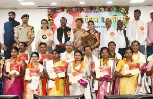 शिक्षक दिवस पर बलरामपुर में जिला स्तरीय समारोह- 21 उत्कृष्ट शिक्षक ज्ञानदीप और शिक्षादूत पुरस्कार से सम्मानित