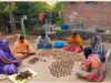दीपोत्सव पर्व की तैयारियां प्रारंभ, स्वसहायता समूह की महिलाएं बना रही गोबर व मिट्टी के दीये