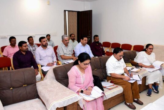 लोक निर्माण विभाग के सचिव ने निर्माण कार्यों की प्रगति की समीक्षा की
